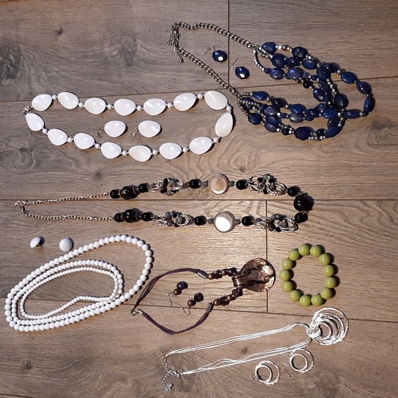 Costume jewelry bundle lot #2 - Picture 1 of 10